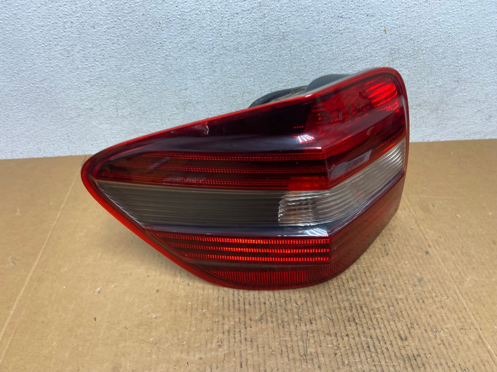 2009 to 2011 Mercedes ML350 ML-Class Left Driver Side LH Tail Light AE0414 LK2