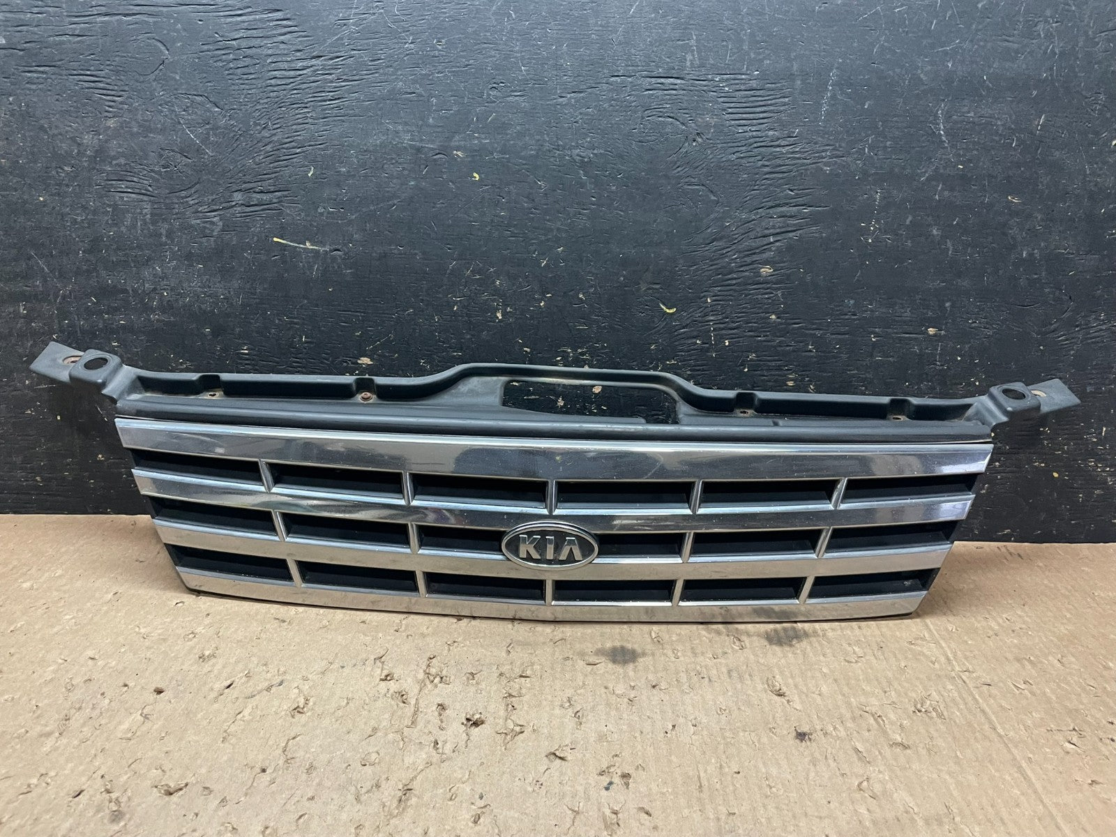 2000 to 2005 Kia Optima Front Grill Grille Z3448 PS0