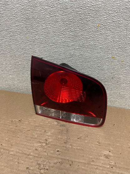 2007-2010 Volkswagen Touareg Left driver Side Inner Tail Light Oem AB1457 LK0