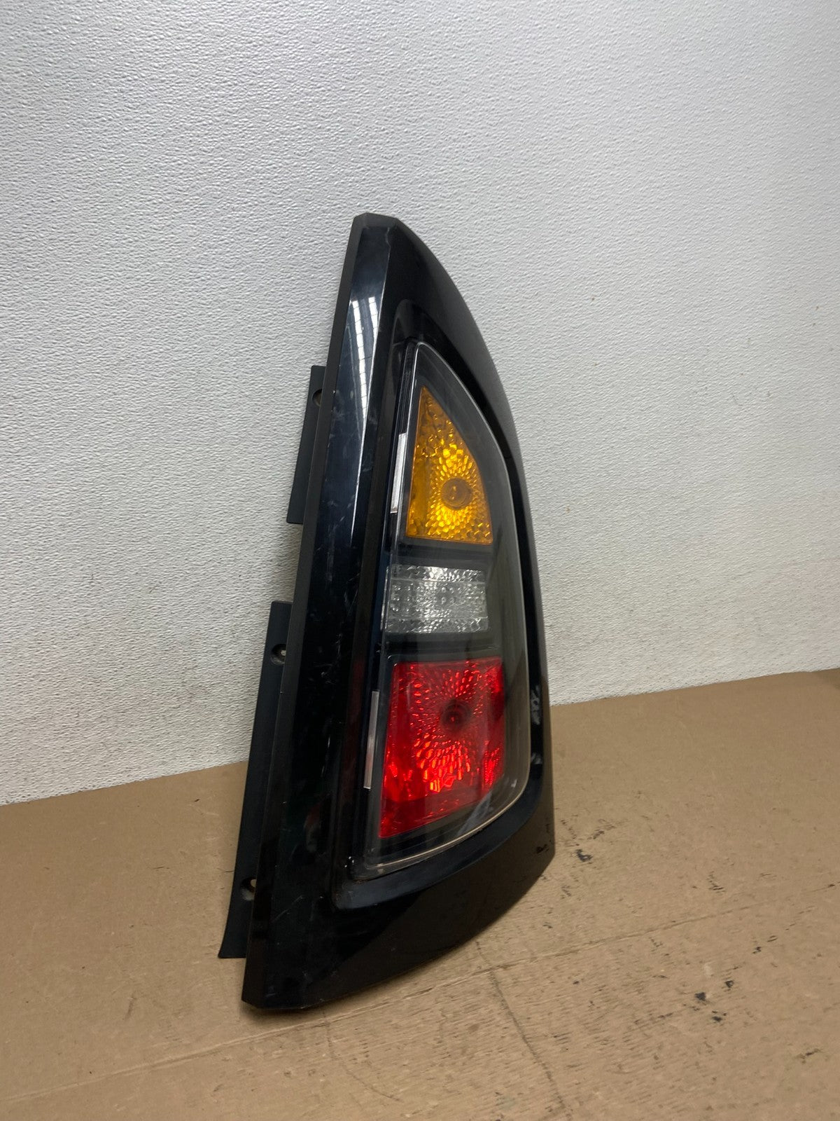 2010 to 2011 Kia Soul Right Passenger RH Side Tail Light AF5741 DW2