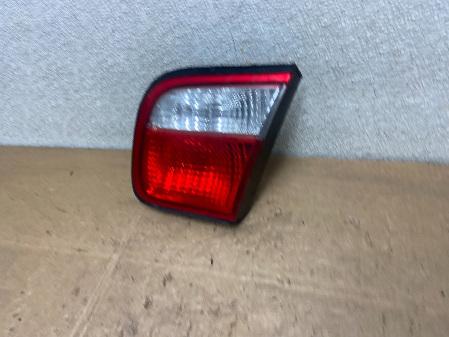 1999 2000 Mazda Millenia Right RH Side Inner Tail Light Oem Y6770 DG1