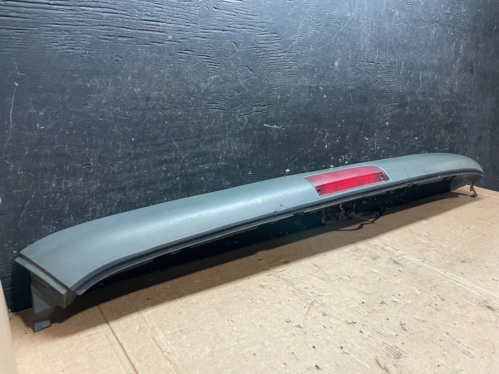 1996 to 2002 Chevrolet Express 3rd Third Brake Light Trim Spoiler Z5993 DG2