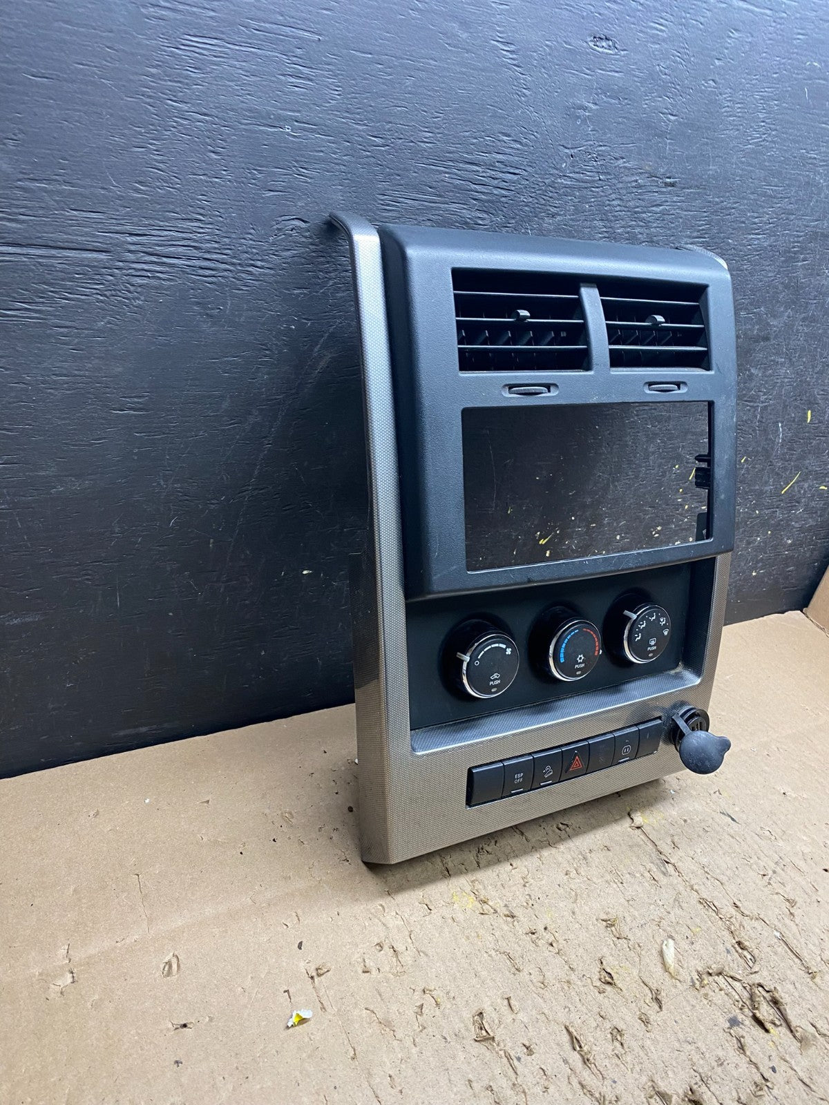 2008 to 2012 Jeep Liberty Dash Climate Temperature Control Radio Bezel T8542 DG1