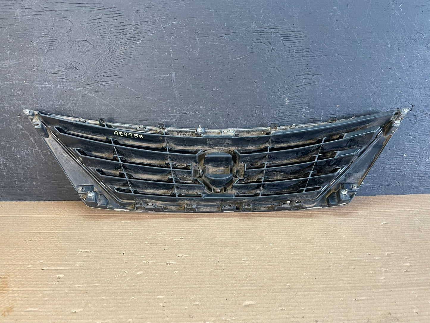 2012 to 2014 Nissan Versa Sedan Front Upper Grill Grille AE9958 DG4
