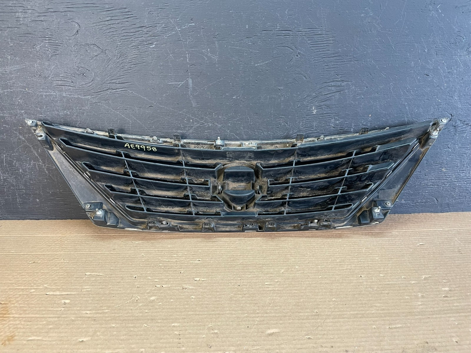 2012 to 2014 Nissan Versa Sedan Front Upper Grill Grille AE9958 DG4
