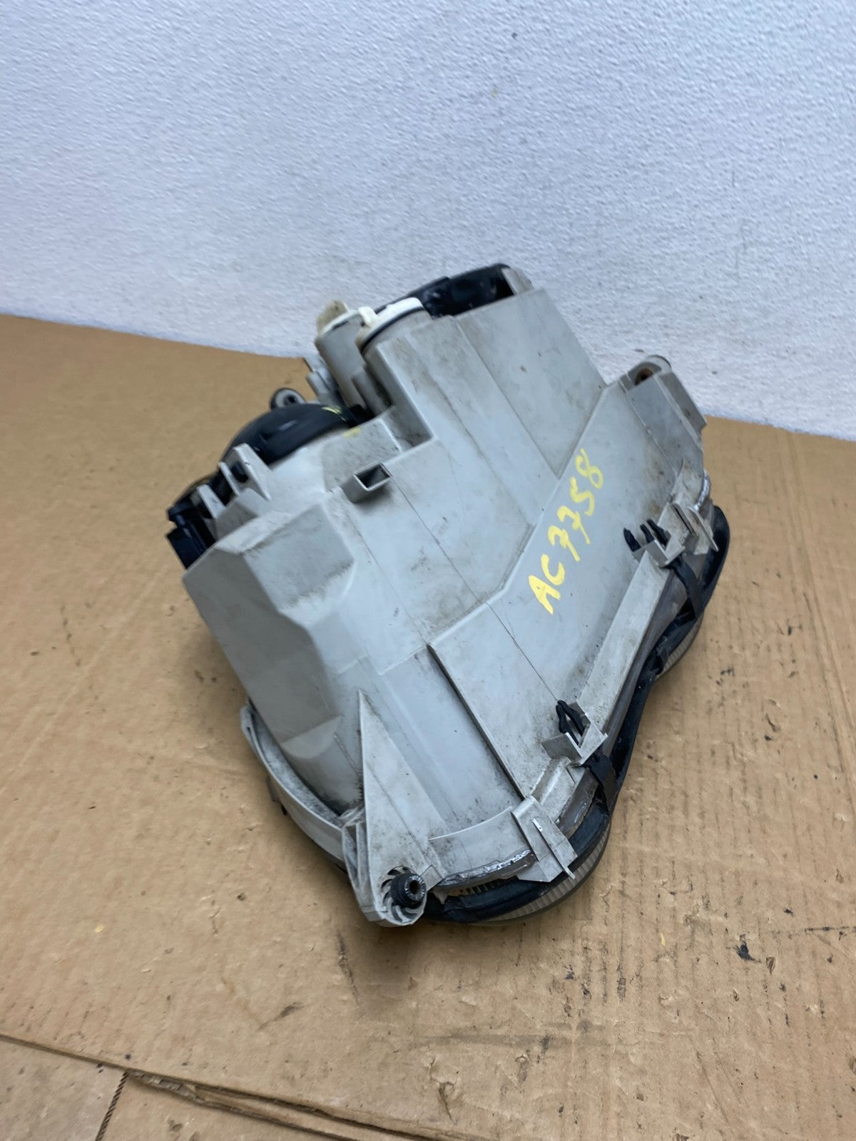 2001 - 2004 Mercedes-Benz C Class Halogen Right Passenger Headlight AC77586