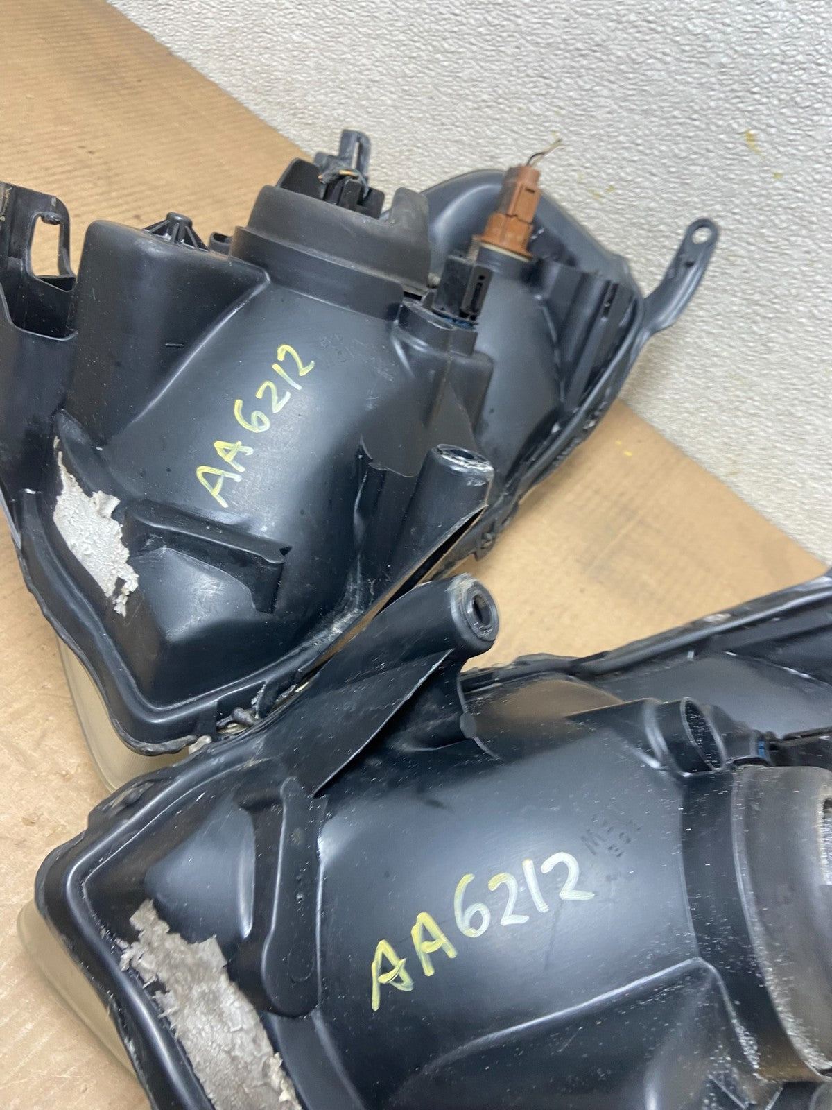 2005 - 2006 Mazda Tribute Left+Right Halogen Headlights Oem AA6212 DW10