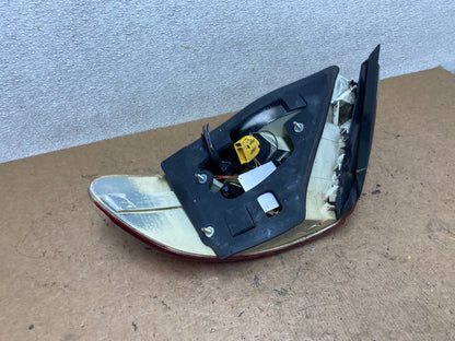 2002 to 2005 BMW 7-Series 745i 760i Left Driver LH Side Tail Light T0539 DW5