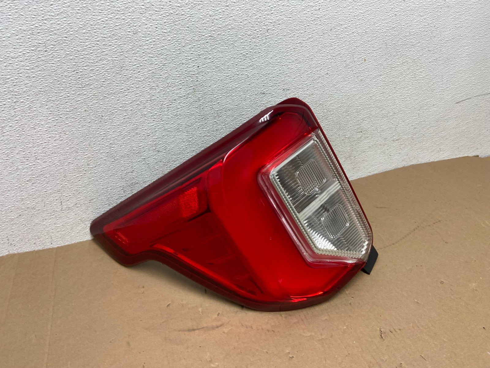 2020 2021 2022 2023 Ford Explorer Left Driver Lh Side Tail light AD6430 LK2