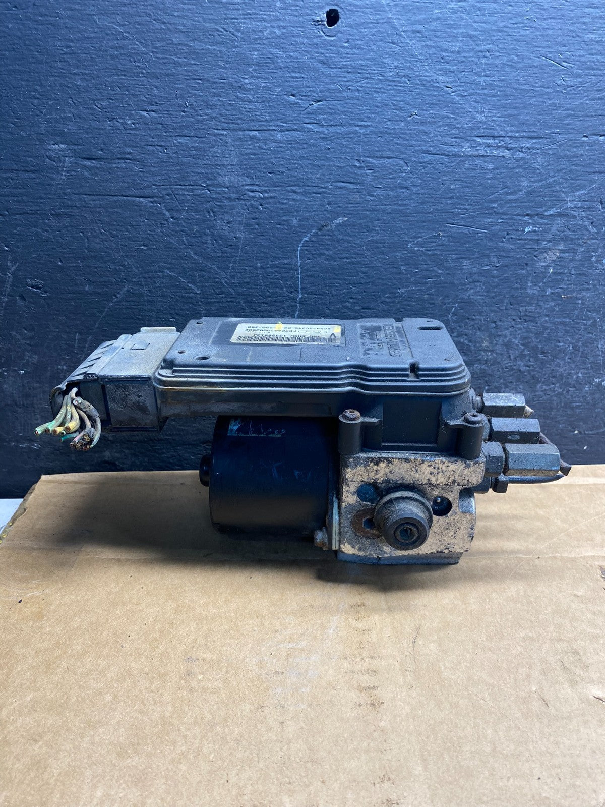 2003 2007 Ford E250 E350 Anti-Lock ABS Antilock Brake Pump AD7589 DG4