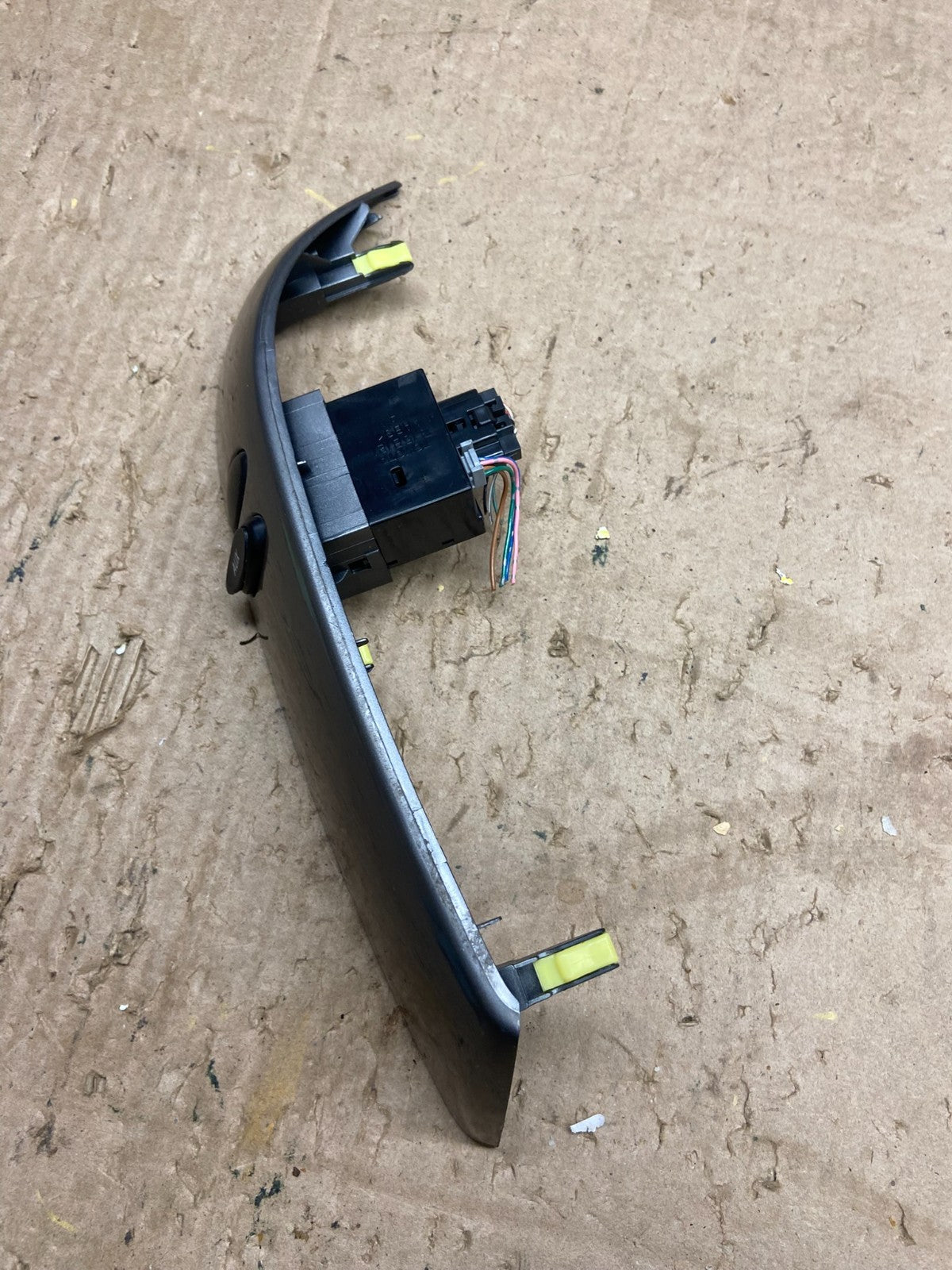 2004 to 2010 Toyota Sienna Right Side Radio Switches Bezel Trim z2038 DG1