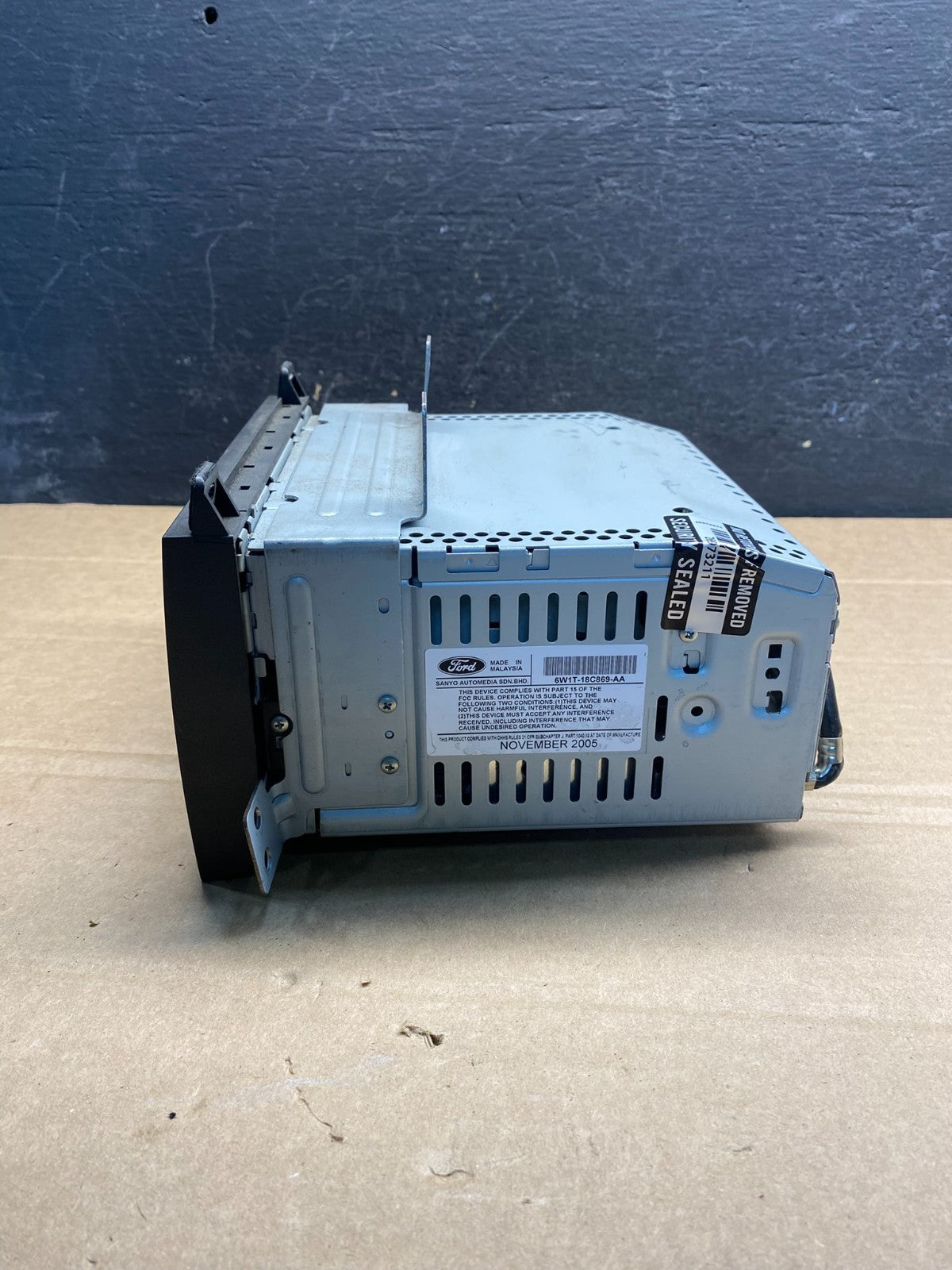 2003 - 2010 Lincoln Town Car AM/FM Radio CD Player ae8135 DG1