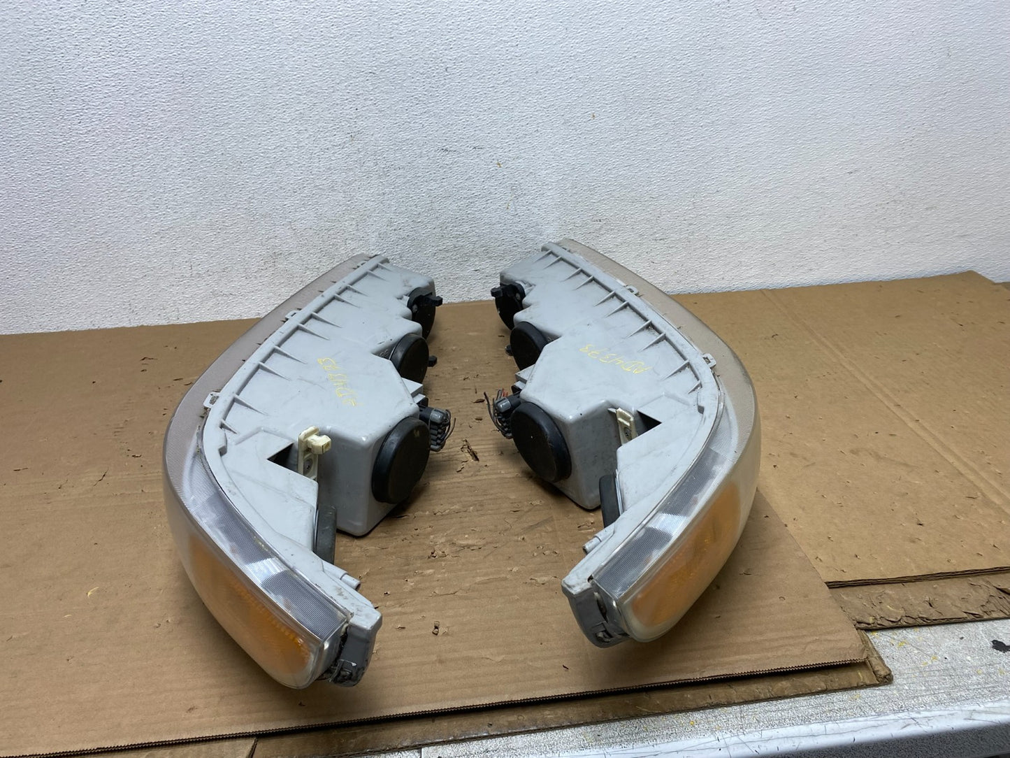 1998 to 2002 Oldsmobile Intrigue Left+Right Side Halogen Headlights AD4373 DG7