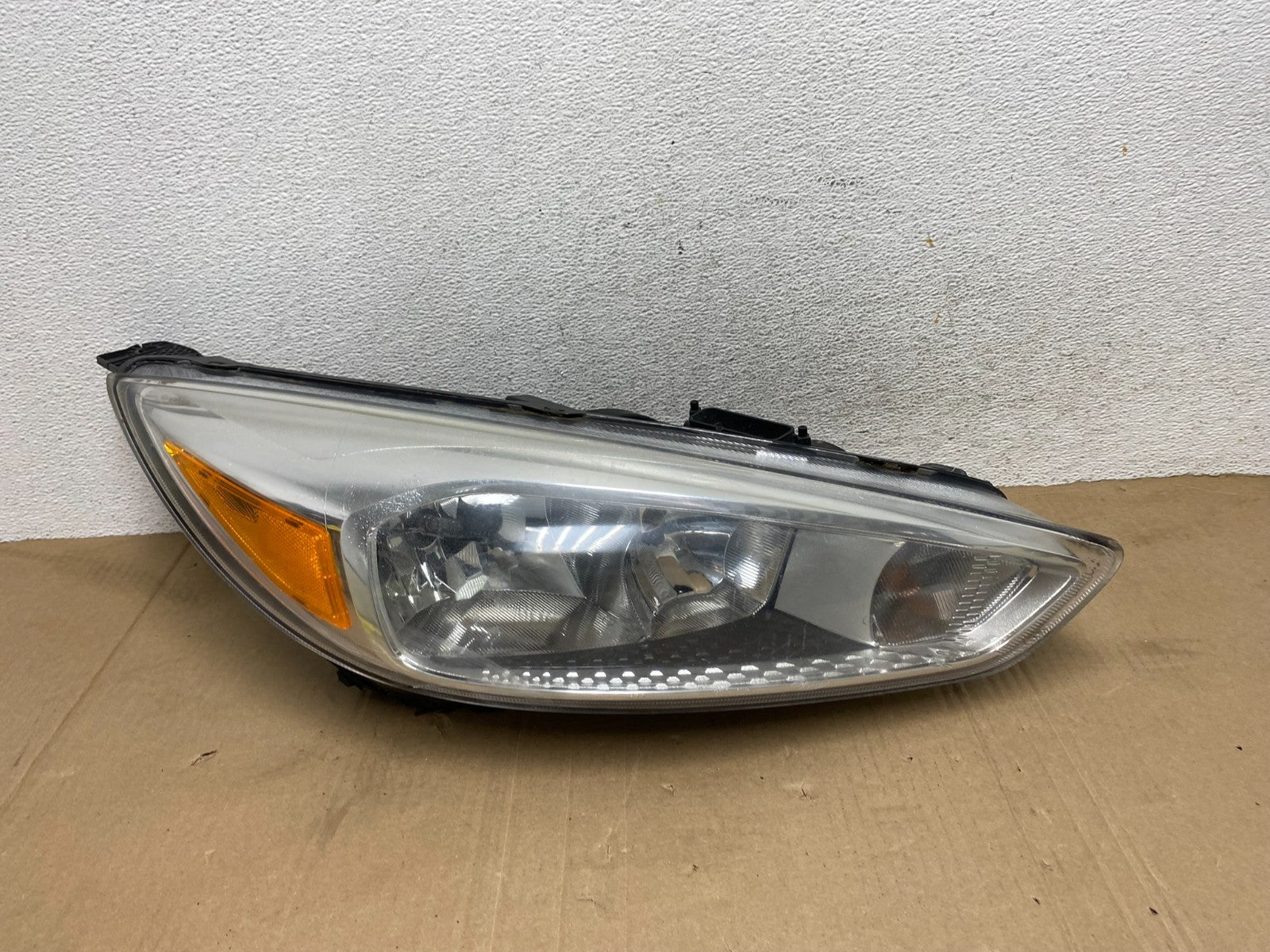 2015-2017 Ford Focus Right Passenger Rh Side Halogen Headlight AE9095 DW0