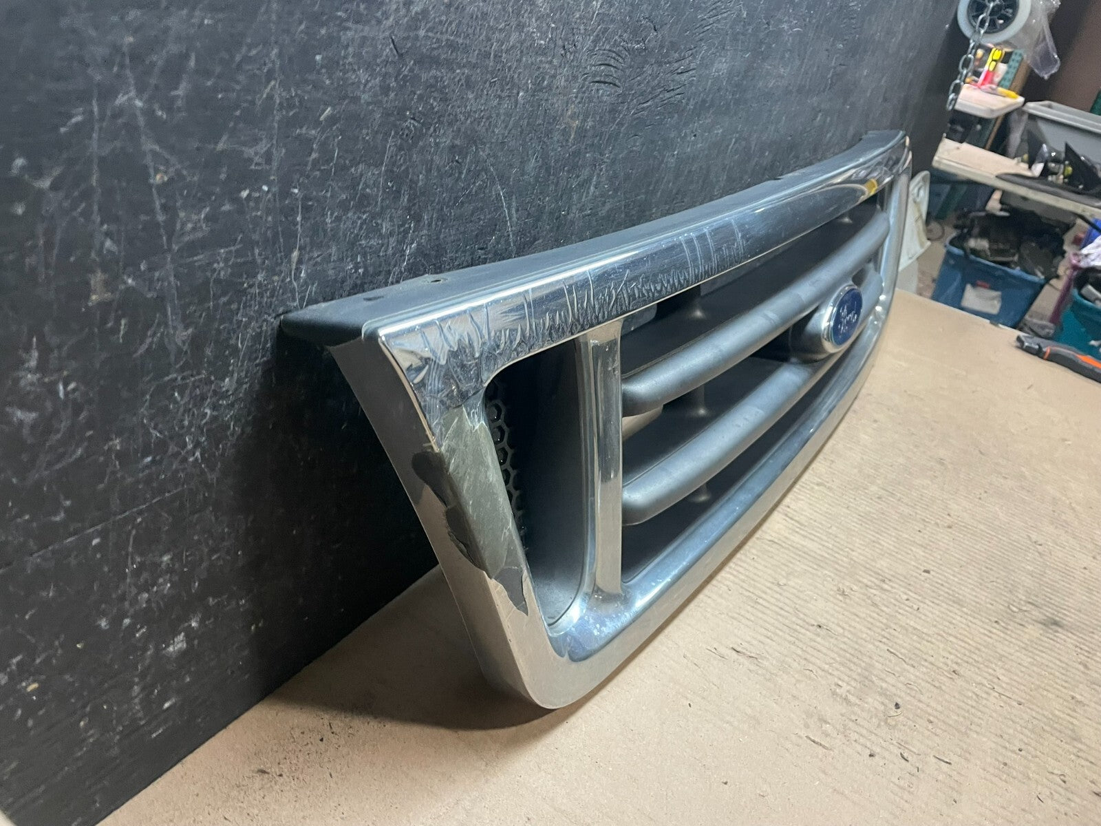2003 to 2007 Ford Econoline E150 Front Grille Grille J6988 OEM DG2