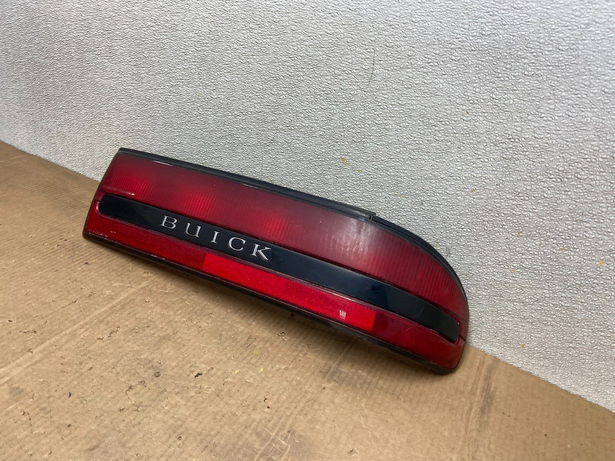 1993 1994 Buick Regal 4 Door Sedan Left Driver Side Tail Light AA63591