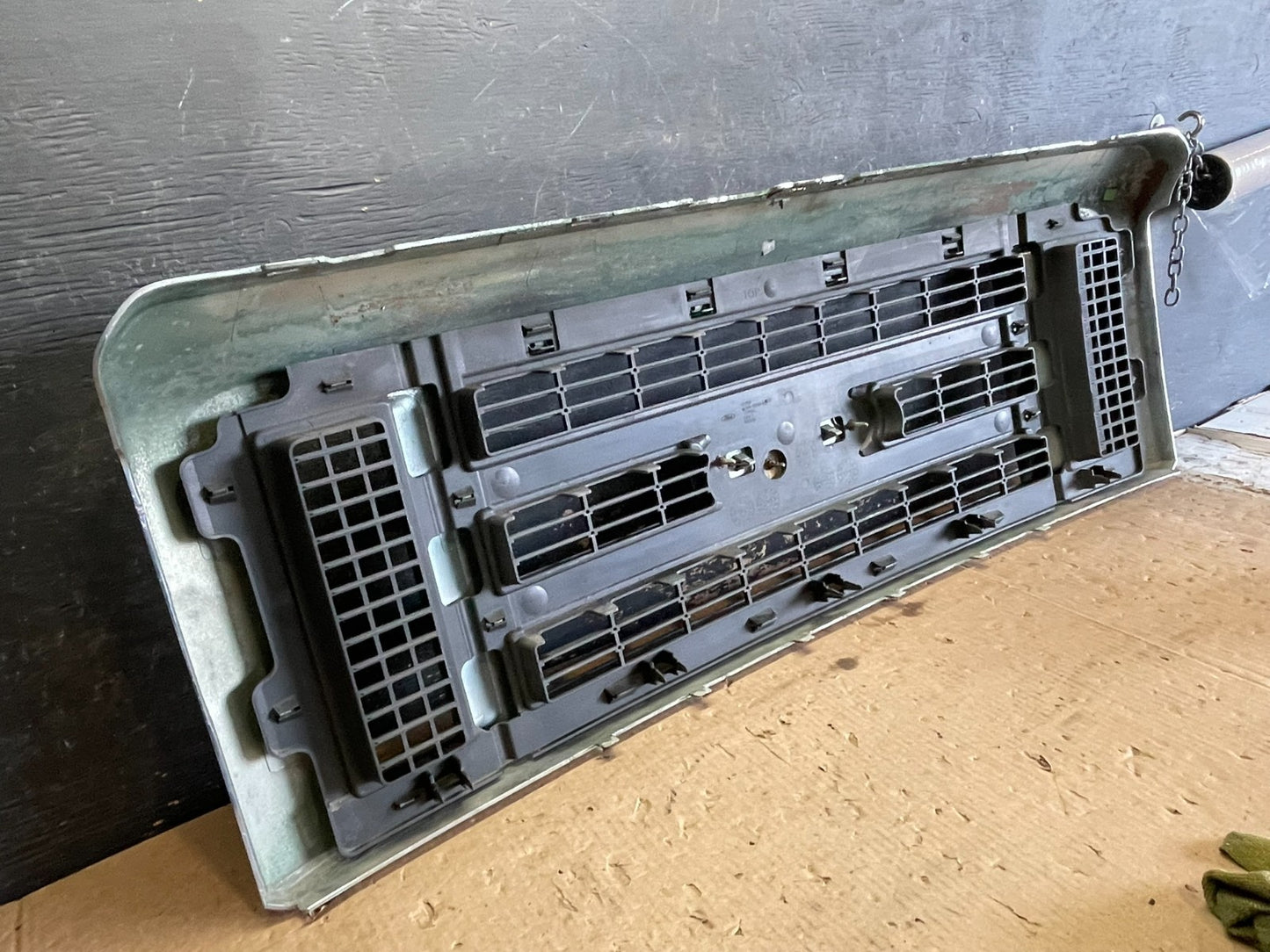 2008 to 2014 Ford Econoline E150 E250 Front Upper Chrome Grill Grille y9732 DG9