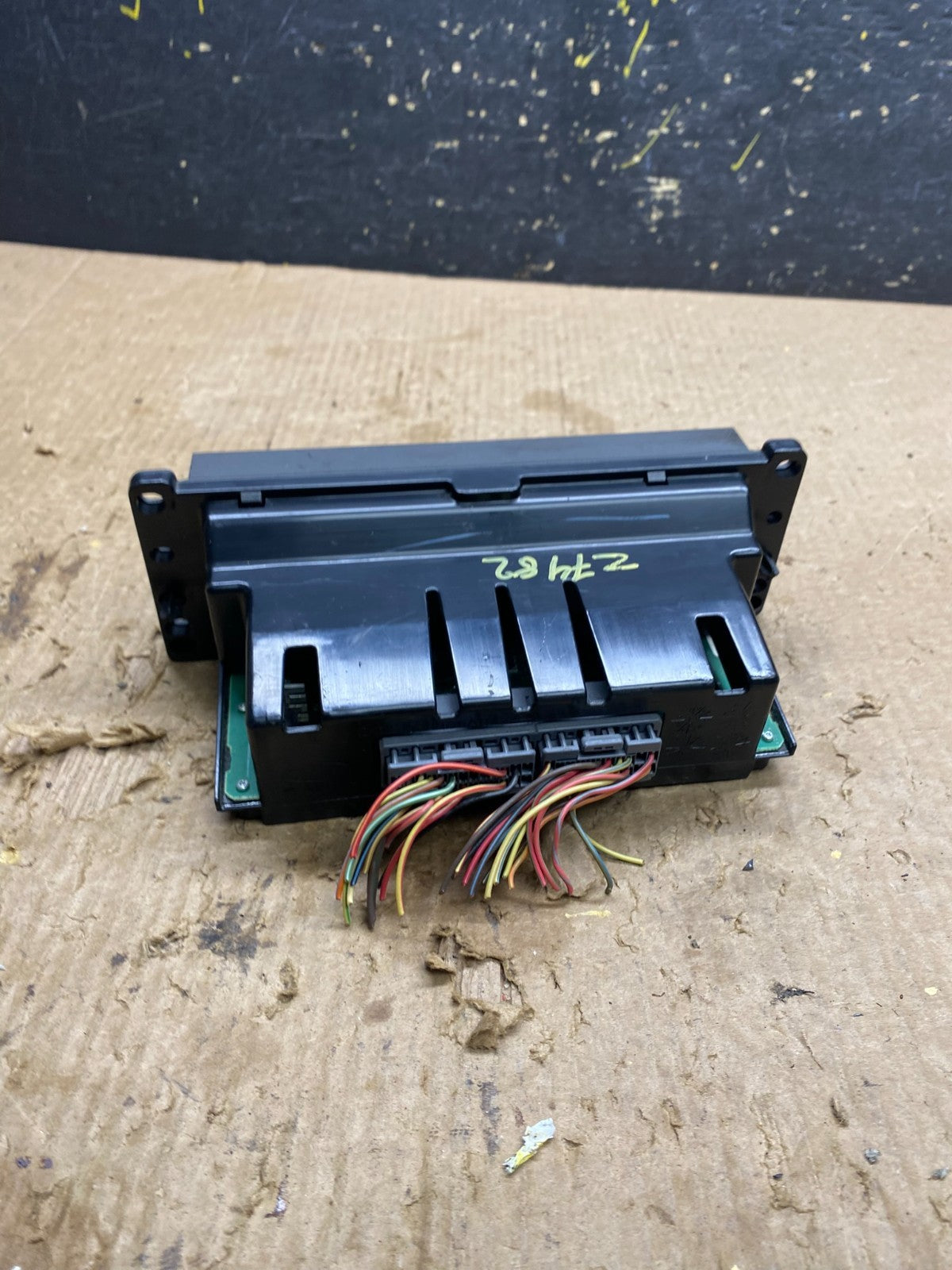 2003 to 2006 Lincoln Town Car OEM Climate Control Panel OEM Z7482 DG3