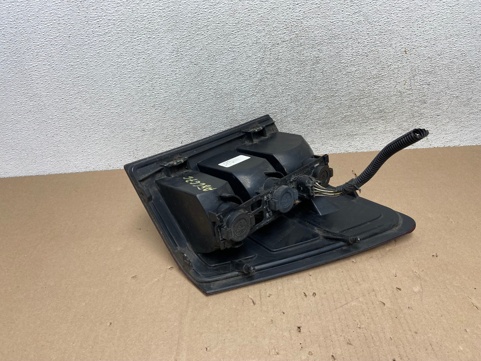 2005 to 2006 Jeep Grand Cherokee Left Driver Side Lh Tail Light AG6676 LK5