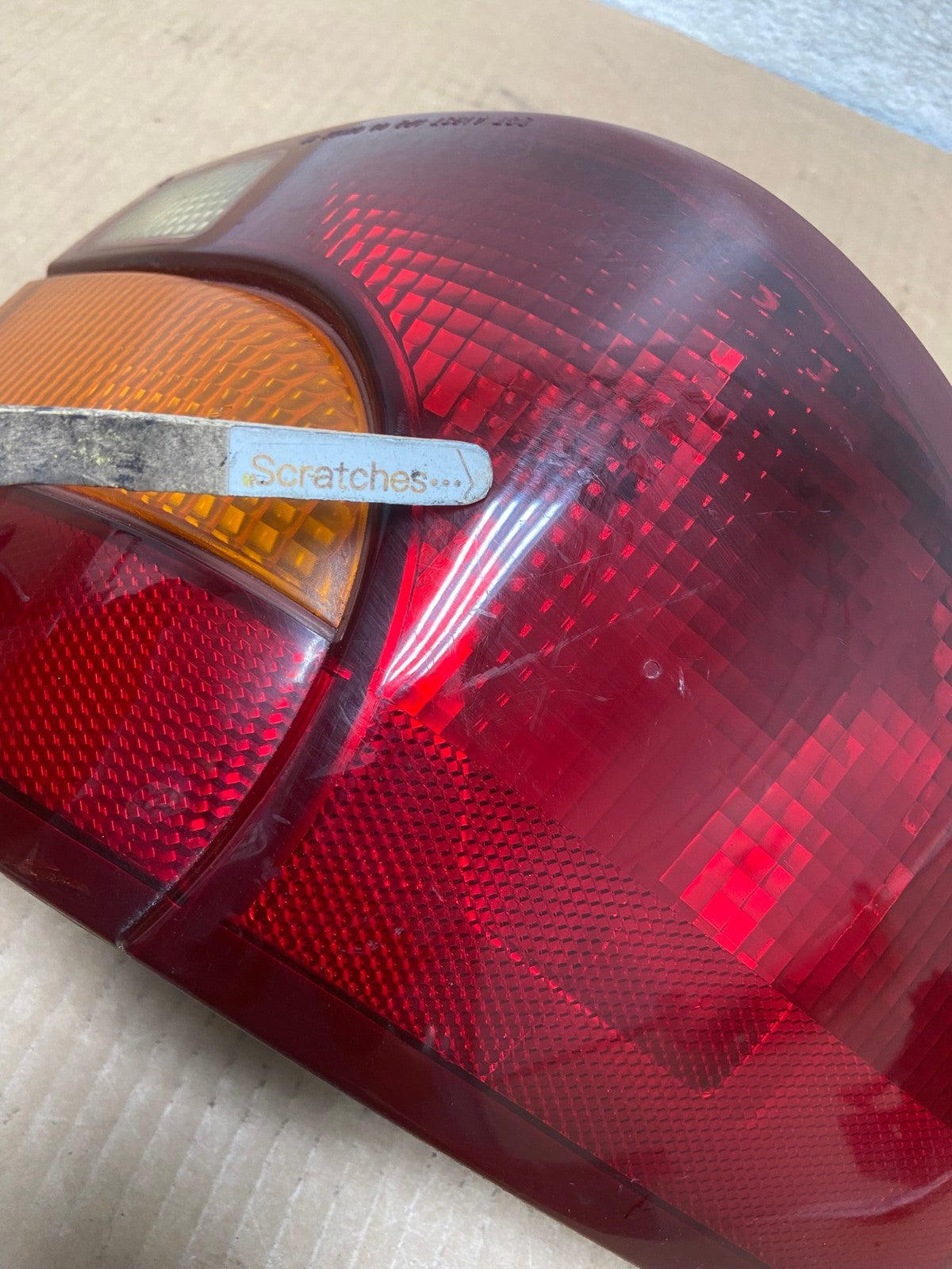 2000-2002 Saturn SL S-Series Left Driver LH Side Tail Light AI6993 LK3