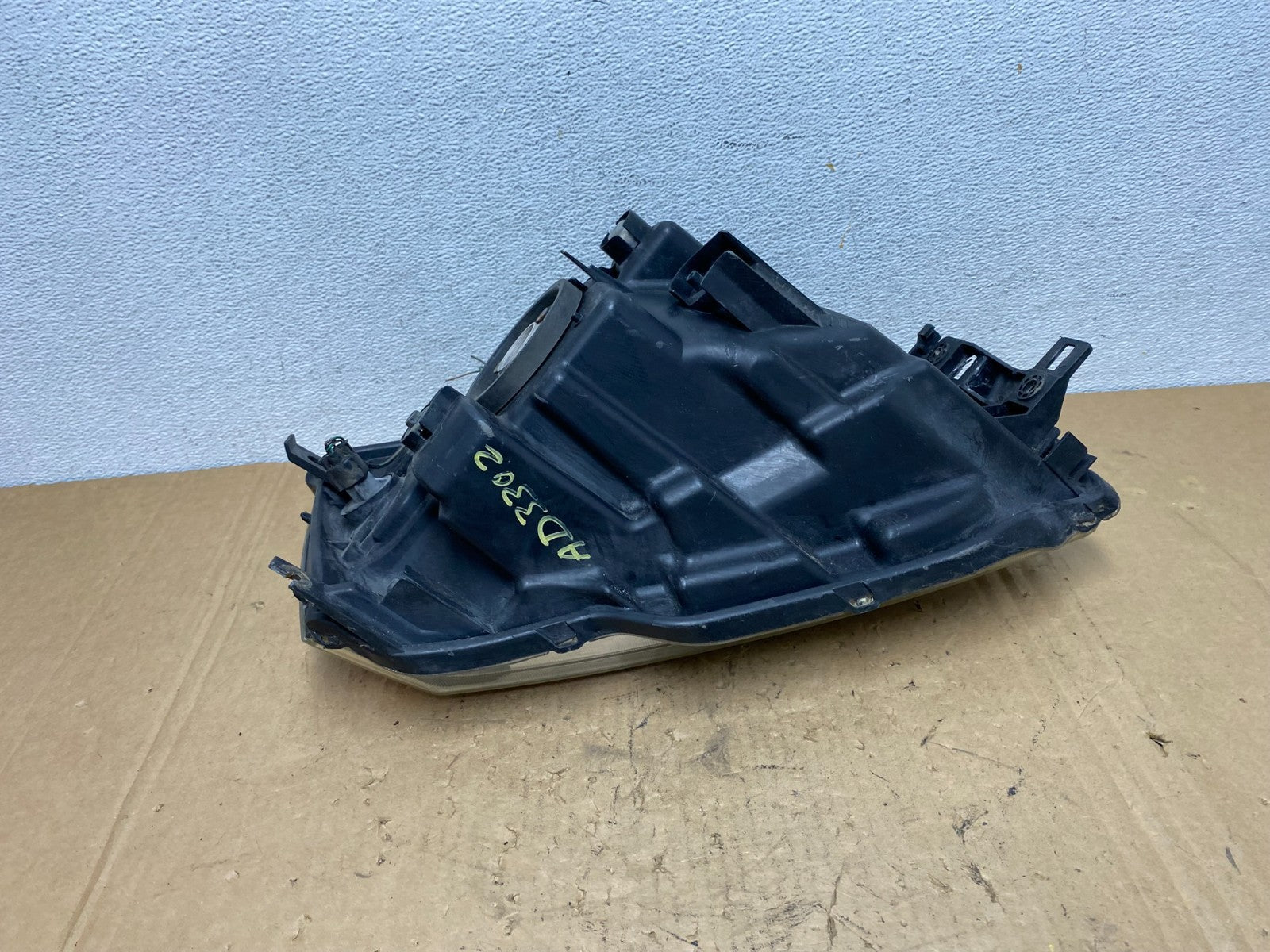 2004 - 2008 Mitsubishi Endeavor Headlight Left Driver Lh Side AD3302 DW7