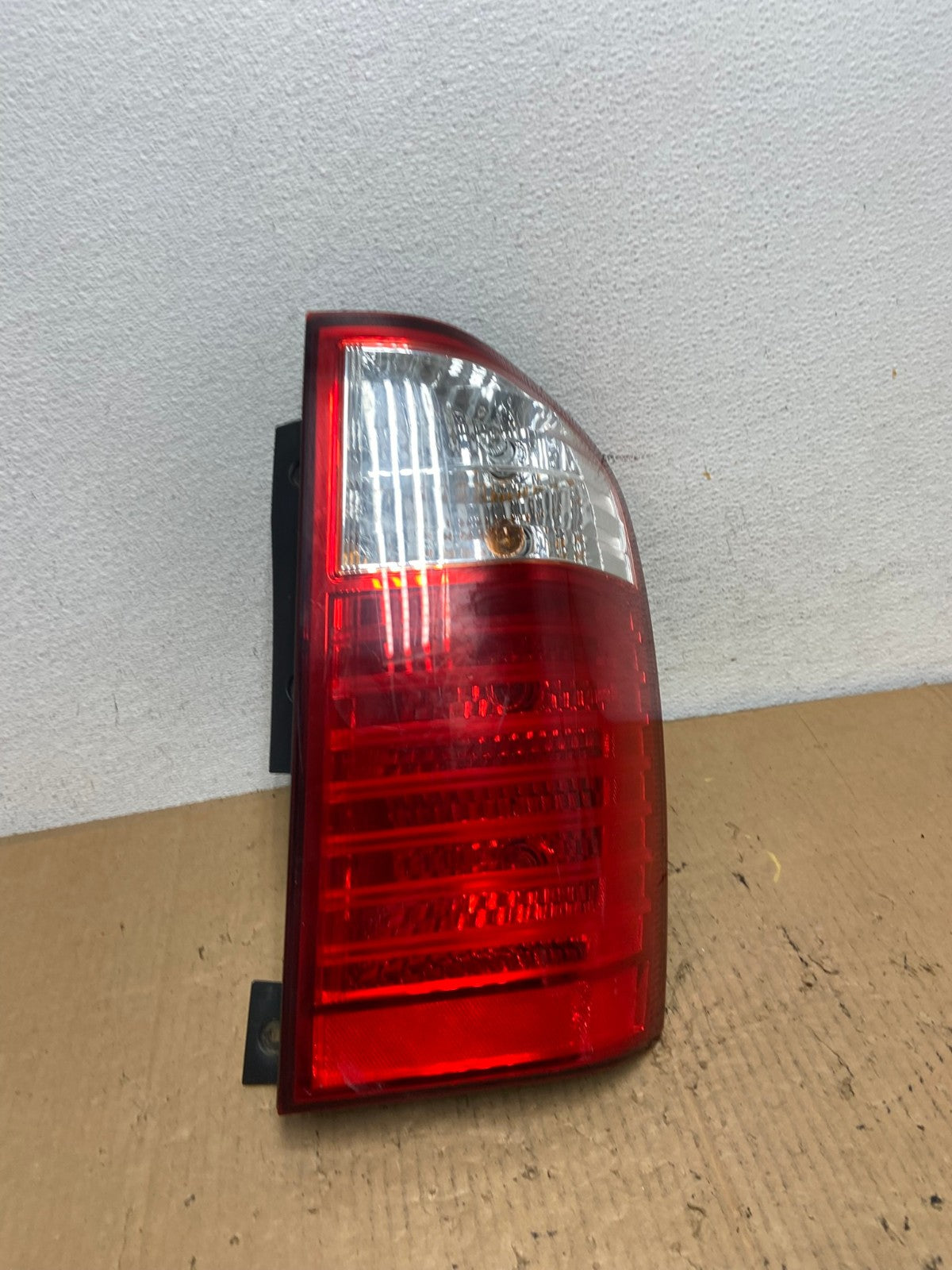 2007 to 2010 Kia Sedona Right Passenger RH Side Tail Light AD1138 LK2