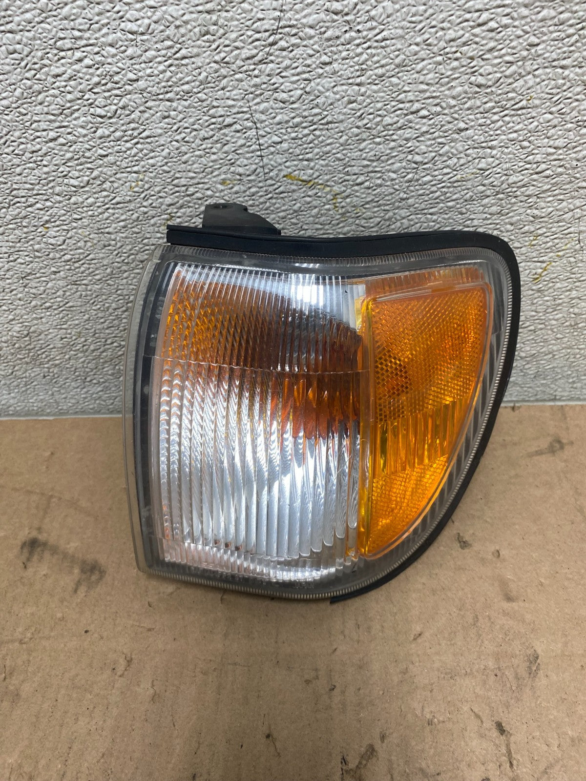 1999 - 2004 Nissan Pathfinder Front Left Driver Turn Signal Oem S3840 DW0