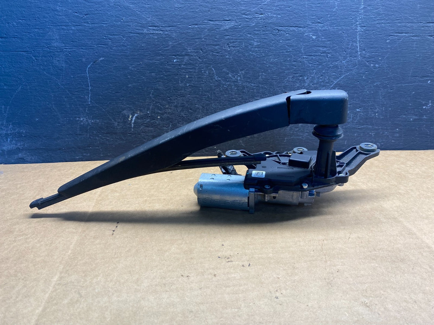 2020 to 2023 Ford Explorer Rear Windshield Wiper Motor ad7468 DG3