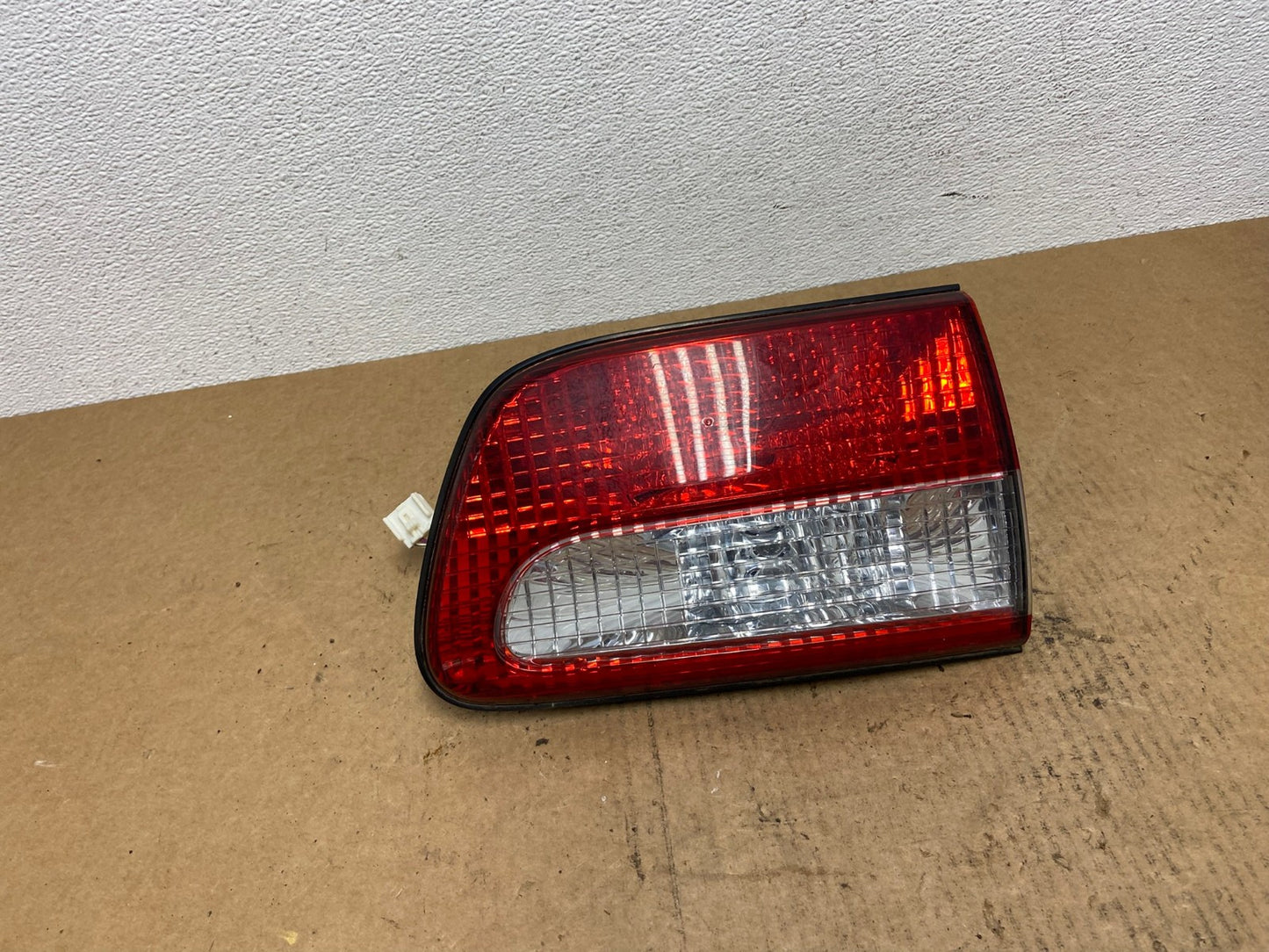 2001 - 2003 Toyota Sienna Right Passenger Rh Side Inner Tail Light OEM AC3070 LK0