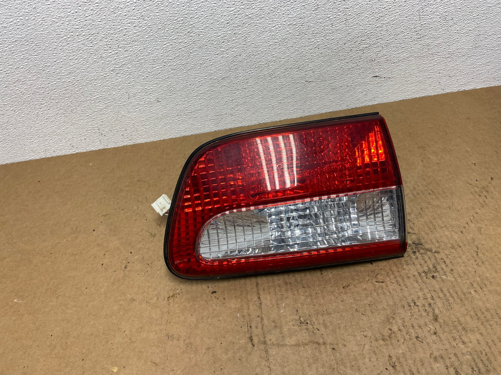 2001 - 2003 Toyota Sienna Right Passenger Rh Side Inner Tail Light OEM AC3070 LK0