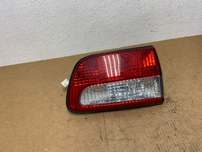 2001 - 2003 Toyota Sienna Right Passenger Rh Side Inner Tail Light OEM AC3070 LK0