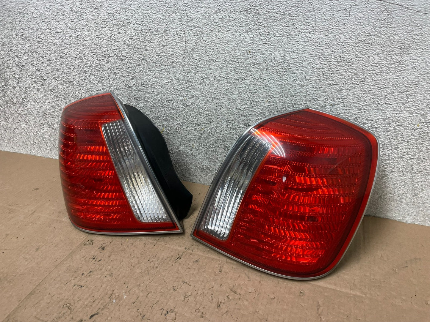 2004 2005 Hyundai XG350 XG Left+Right Tail Lights Oem W1003 DW1