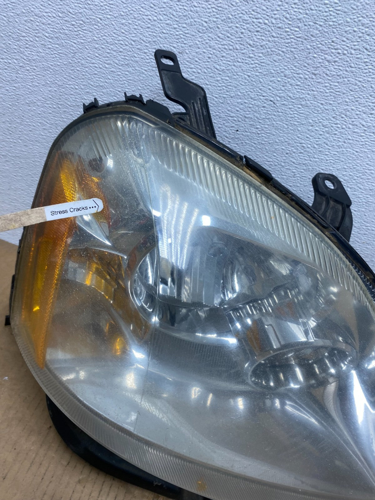 2005 to 2007 Ford Five Hundred Halogen Right Passenger Side Headlight AD0801 DW4