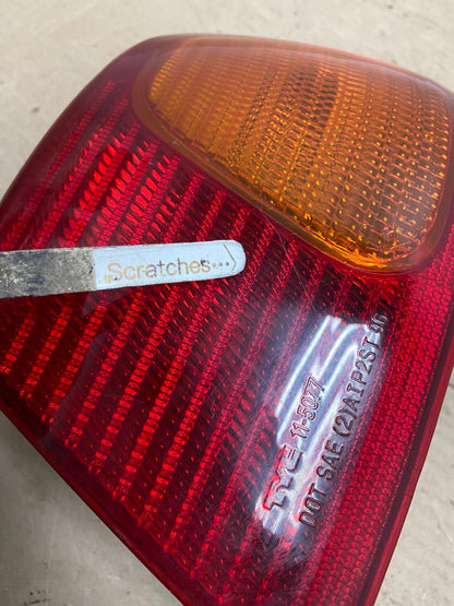 1998 1999 2000 Toyota Corolla Right Passenger Side Tail light AI1103 LK3