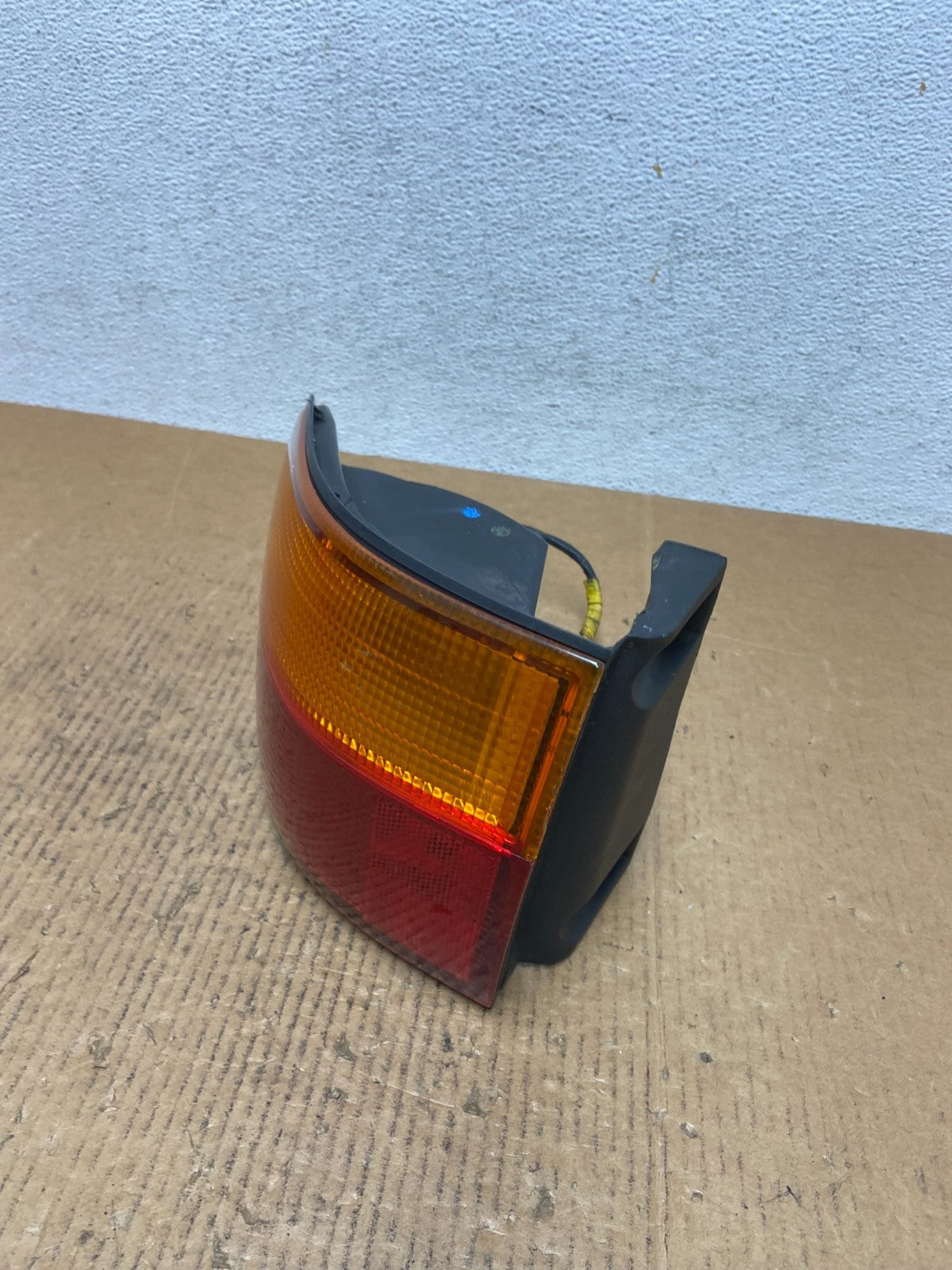 1998 1999 2000 Toyota Sienna Left Driver Tail light AE0200 DW1