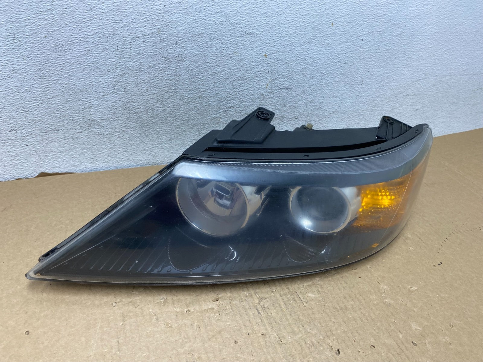 2011 to 2013 Kia Sorento Left Driver LH Side Headlight Halogen AF7381 DW2