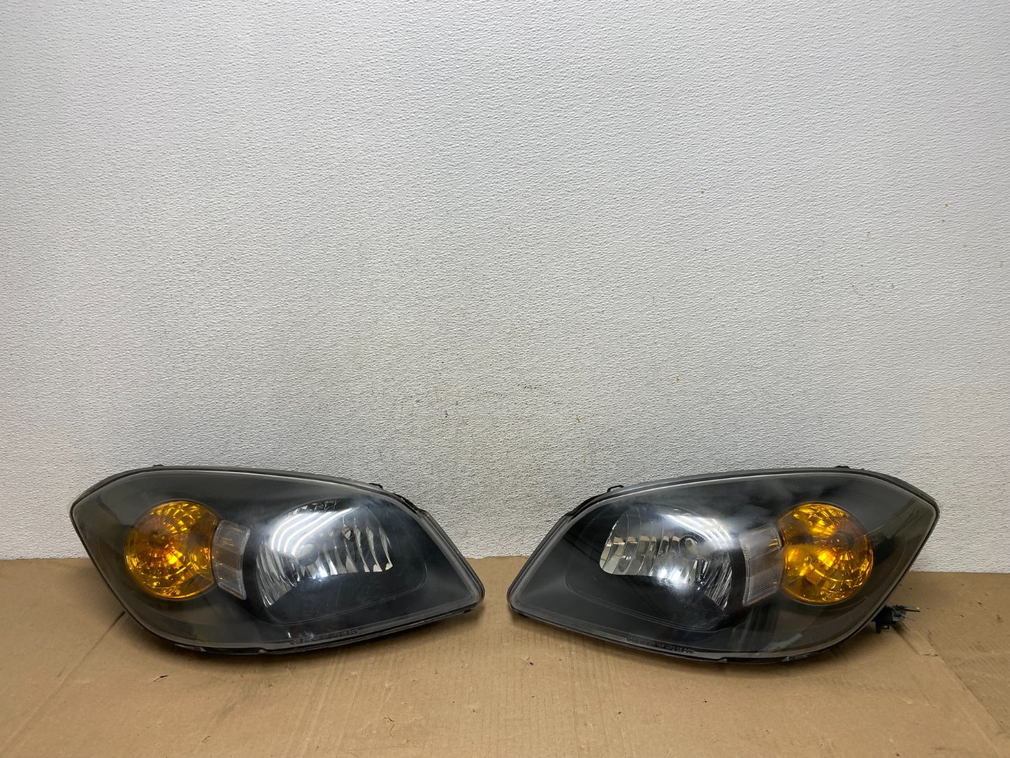 2005 - 2010 Chevrolet Cobalt Sedan Left+Right Set Headlights AE9100 DW0