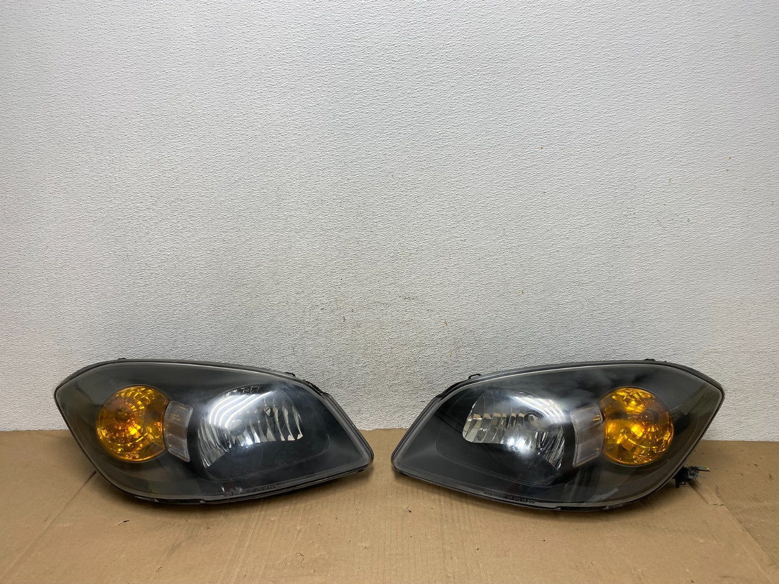 2005 - 2010 Chevrolet Cobalt Sedan Left+Right Set Headlights AE9100 DW0