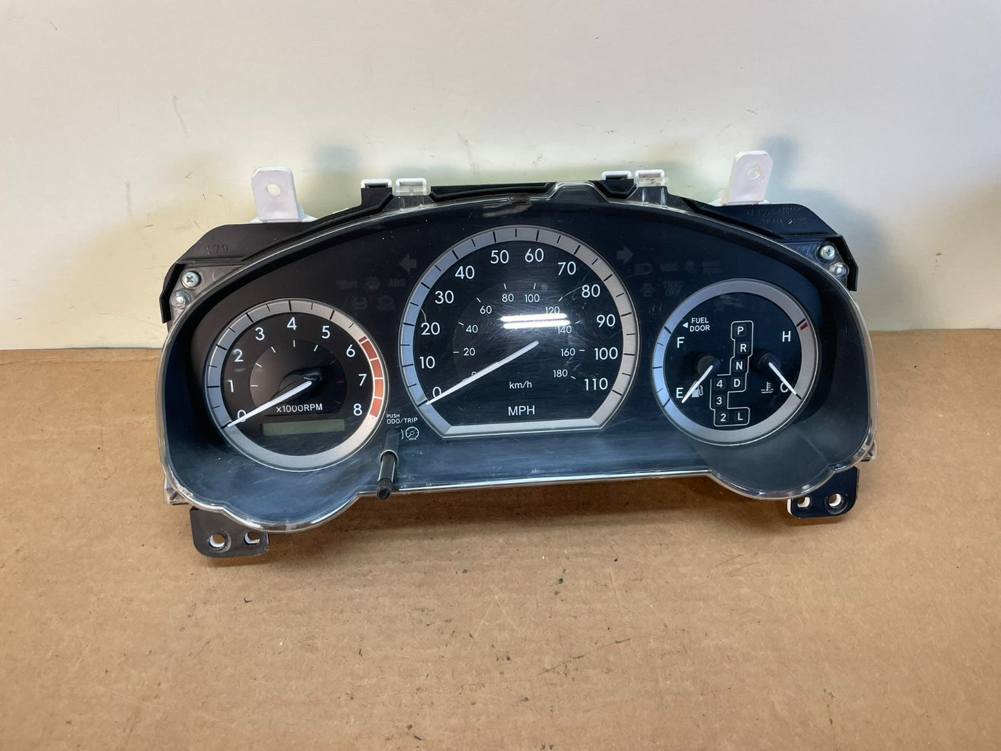 2004 to 2005 Toyota Sienna Speedometer Cluster Gauge AG0755 DG0