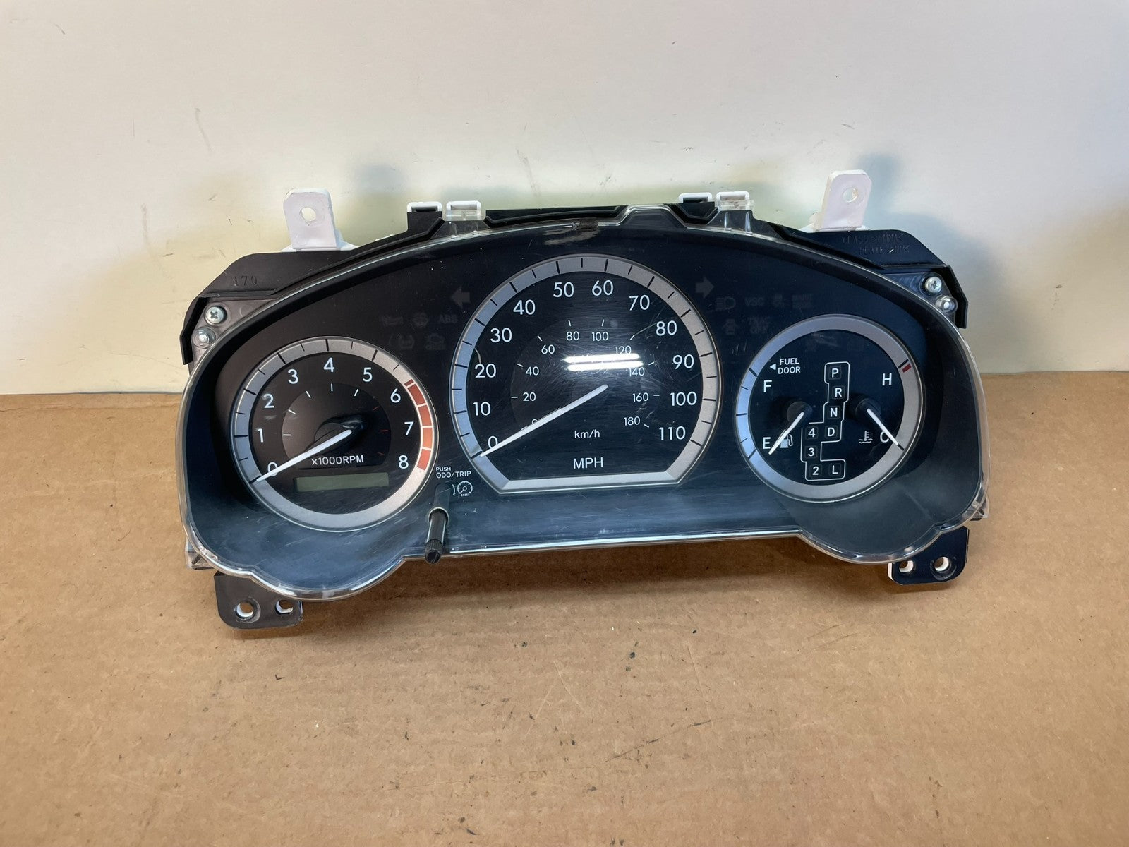 2004 to 2005 Toyota Sienna Speedometer Cluster Gauge AG0755 DG0