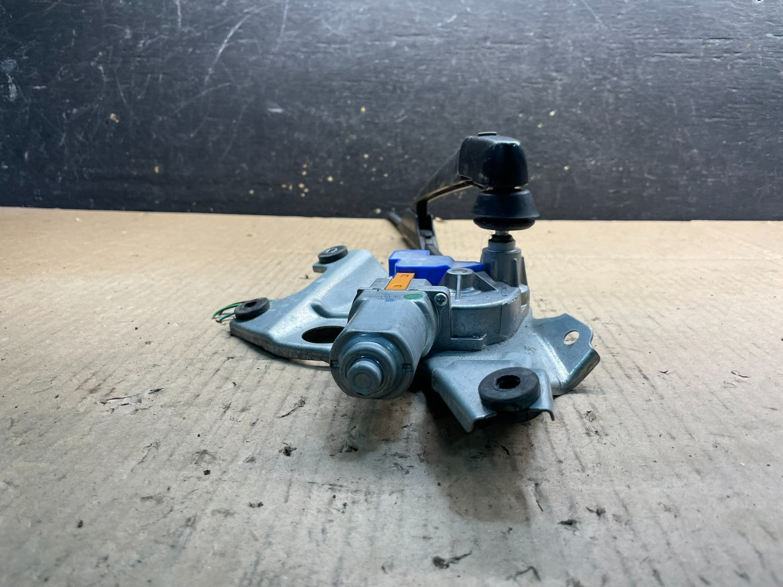 2010 to 2014 Subaru Legacy Outback Rear Windshield Wiper Motor u9273 DG4