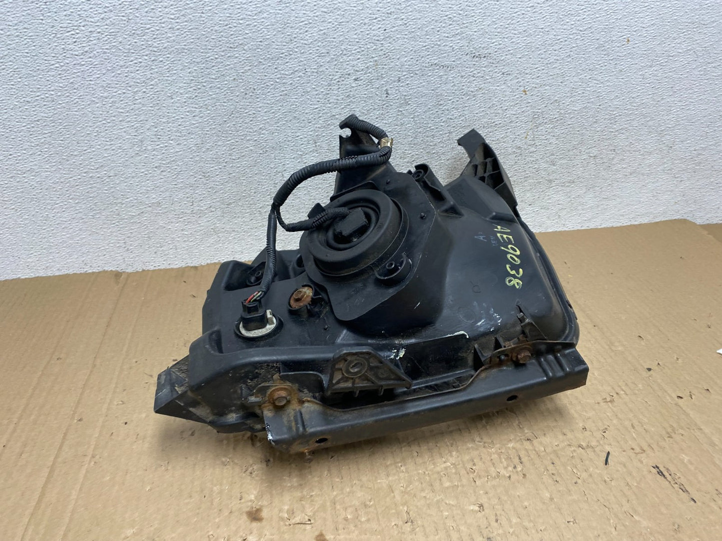 2003 to 2006 Honda Element Right Passenger Rh Side Headlight AE9038 DW5