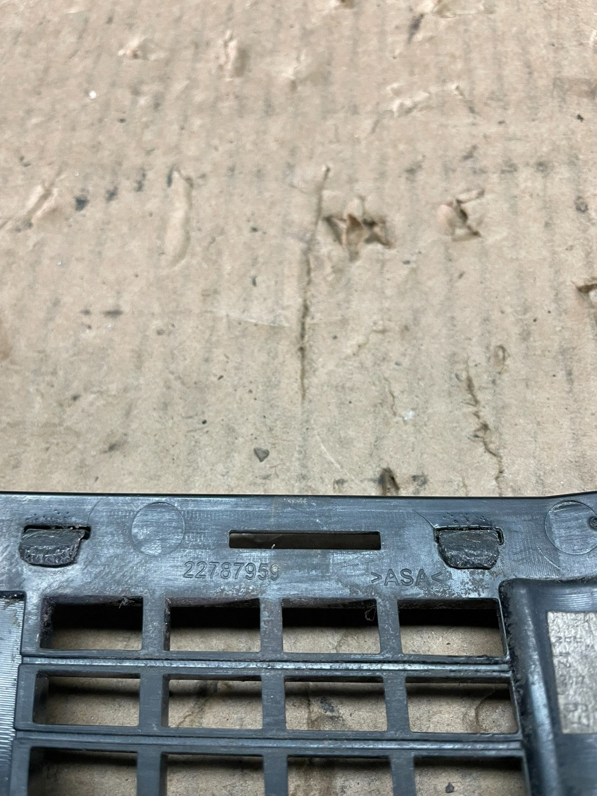 2013 to 2014 Cadillac ATS Front Lower Grille Grill OEM Z3206 DG6