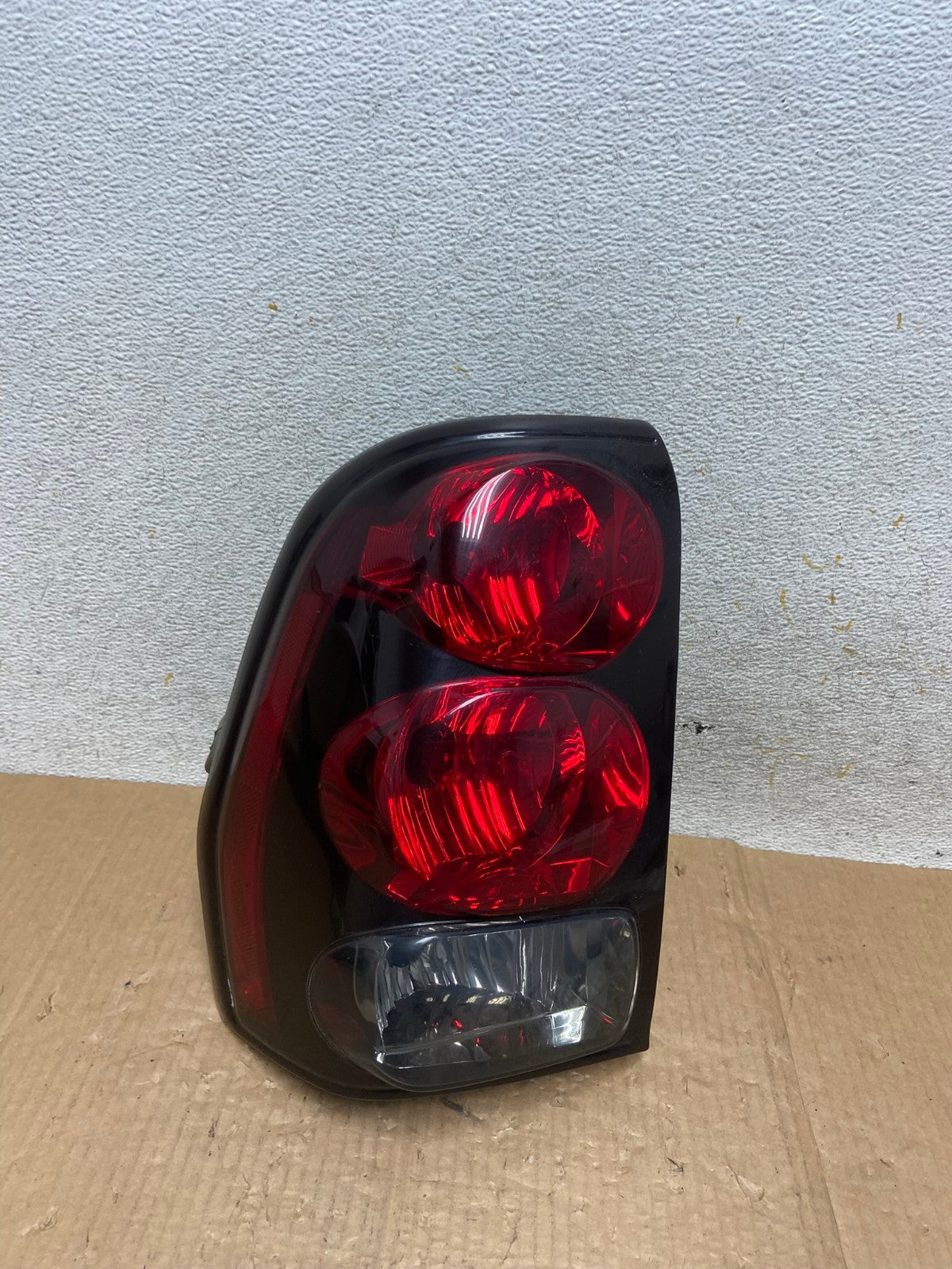 2002 to 2009 Chevrolet Trailblazer Left Driver LH Side Tail Light AI6597 LK0