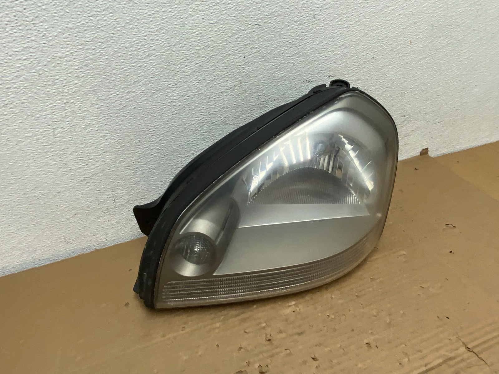 2005 to 2008 Hyundai Tucson Left Driver LH Side Headlight AD4247 DW2