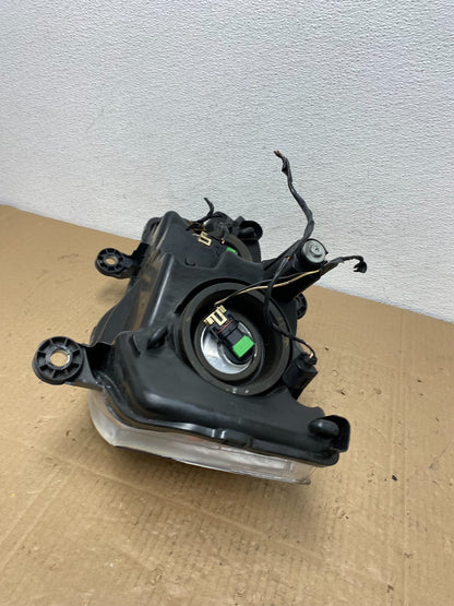 2011 to 2016 Chrysler Town and Country Right Passenger Headlight AC3904 DW6