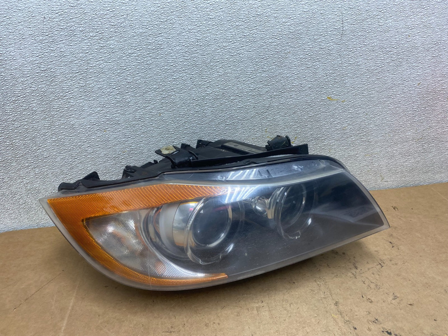 Xenon HID AFS 2006 to 2008 BMW 3 Series Headlight Right Passenger Side OEM X67300