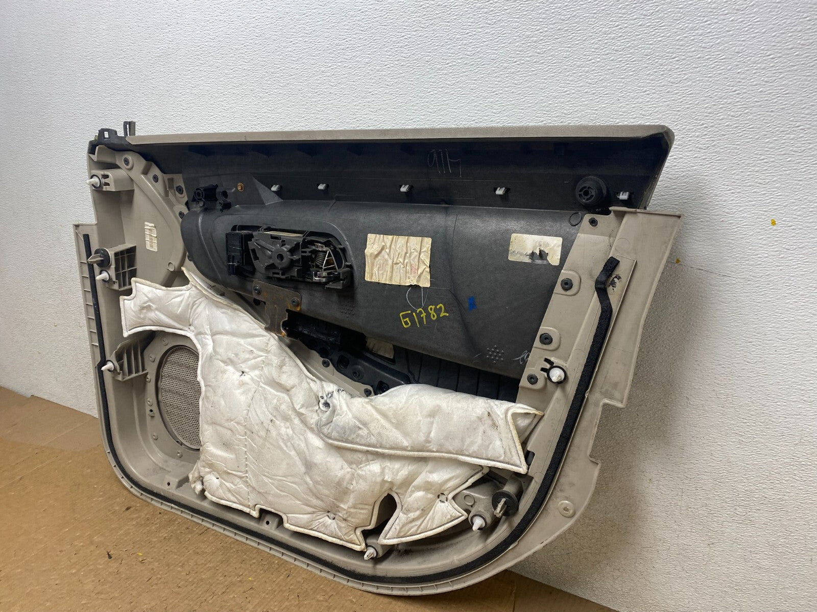 2013 to 2019 Ford Taurus Front Left Side Interior Door Panel G17827