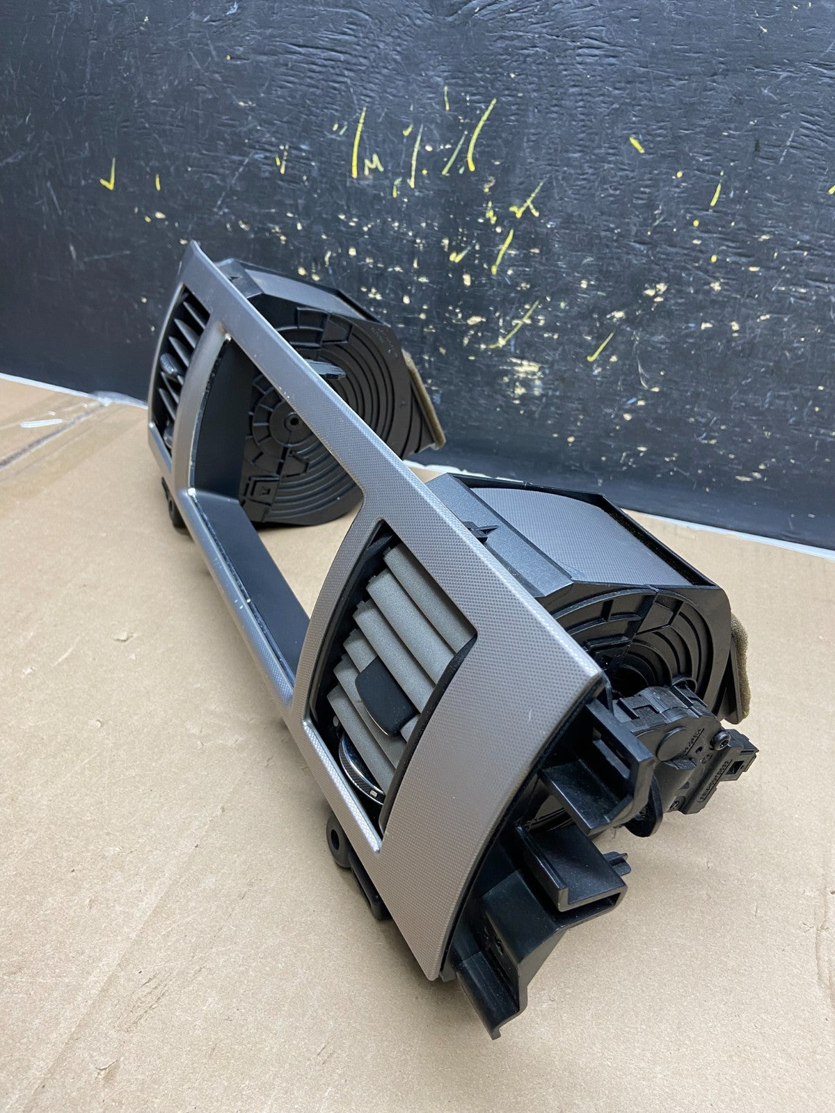 2008 to 2015 Jaguar XF Jaguar XF Center Radio Bezel Dash Air Vent AB1846 DG2