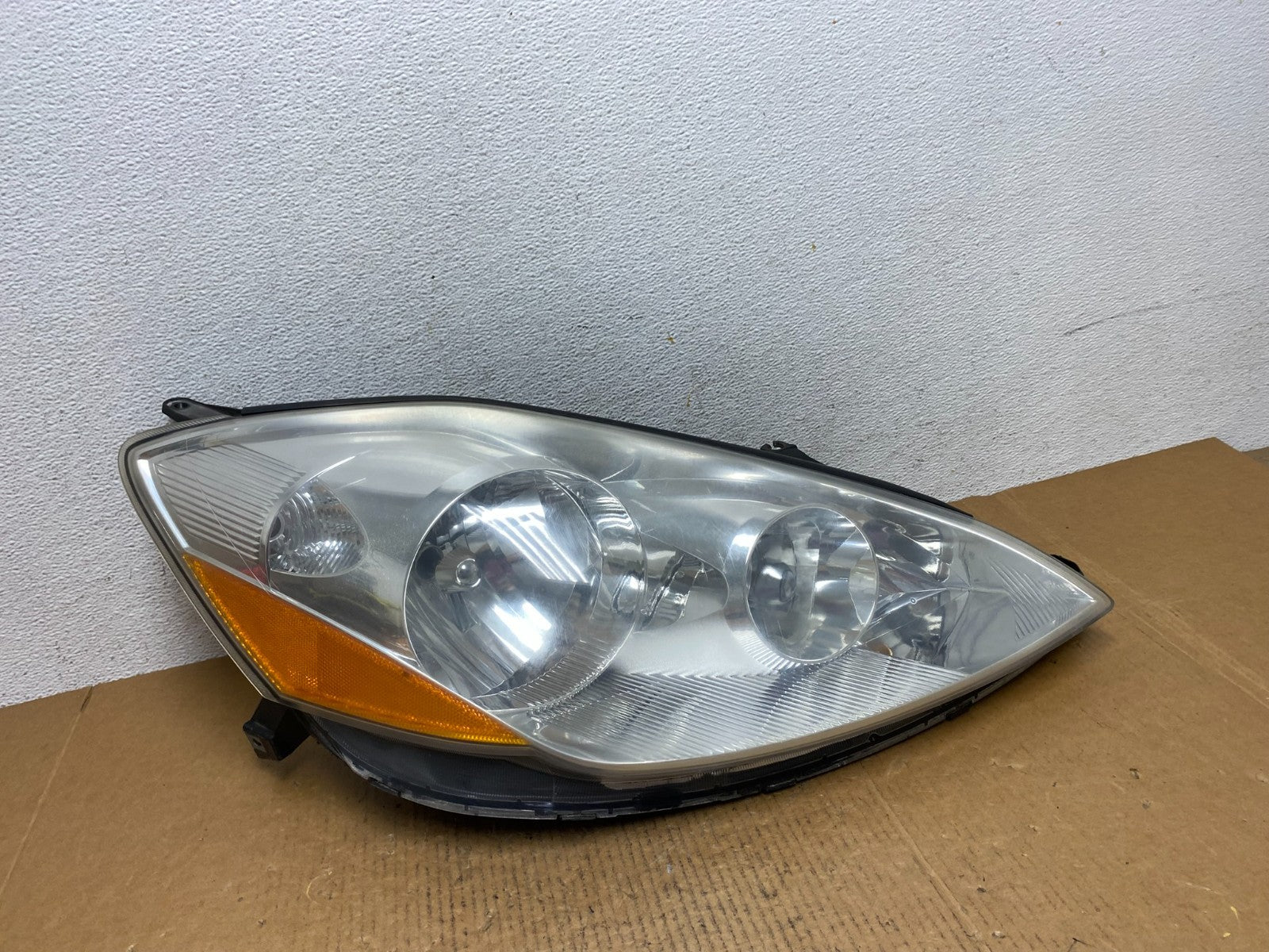 2006 to 2010 Toyota Sienna Right Passenger Rh Side Headlight Halogen AE0493 DW0